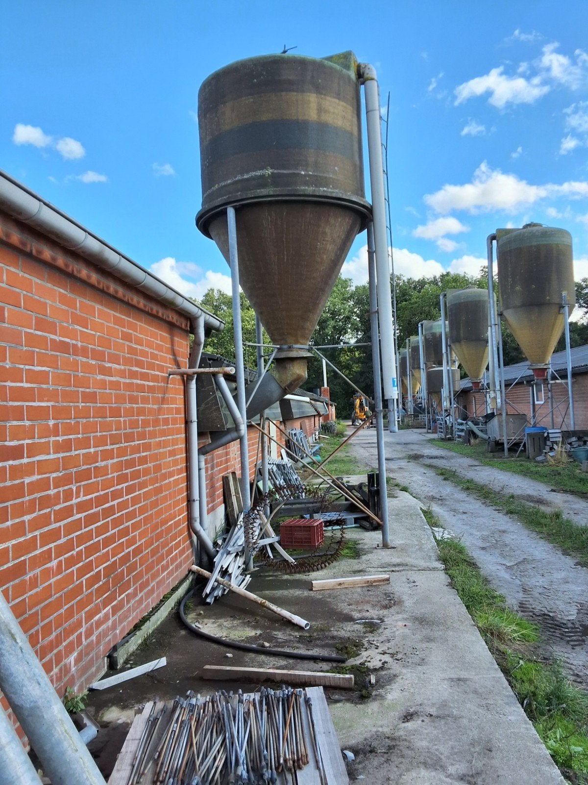allerlei materiaal varkenshouderij (zie foto s), Ophalen