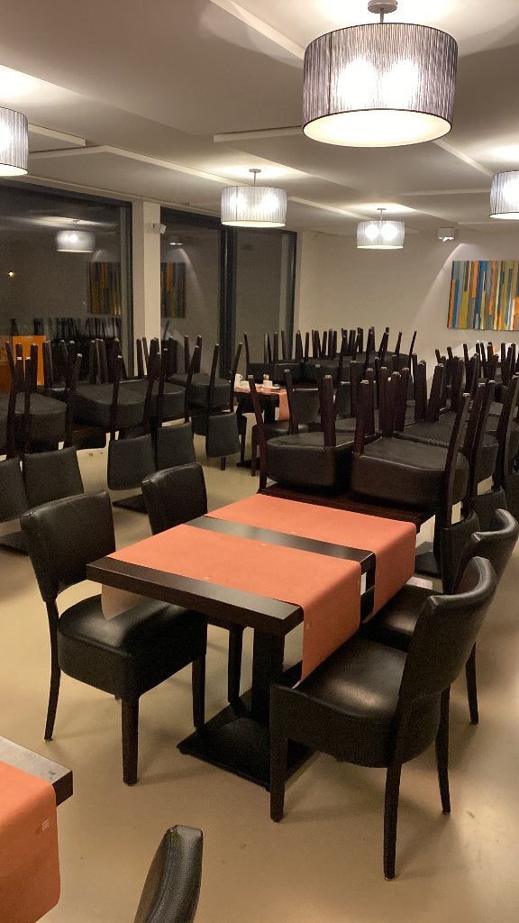 Stoelen (64) en tafels (16), Ophalen, Gebruikt, 100 tot 150 cm, 50 tot 100 cm