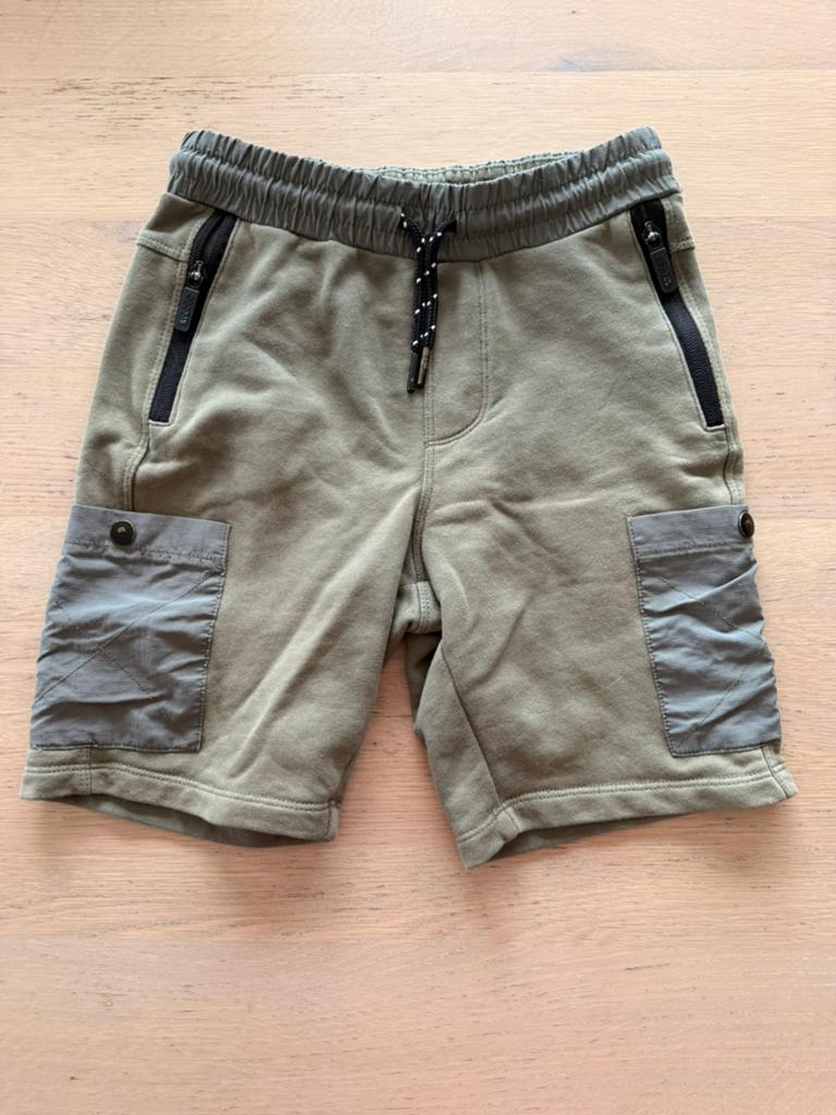 Short maat 134, Kinderen en Baby's, Kinderkleding | Maat 134, Ophalen of Verzenden, Zo goed als nieuw