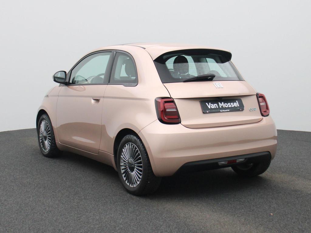 Fiat 500e 500e 42 kWh Icon Camera | Panodak | Zetelverwarmin, Auto's, Fiat, 4 zetels, Stof, Overige kleuren, 1365 kg
