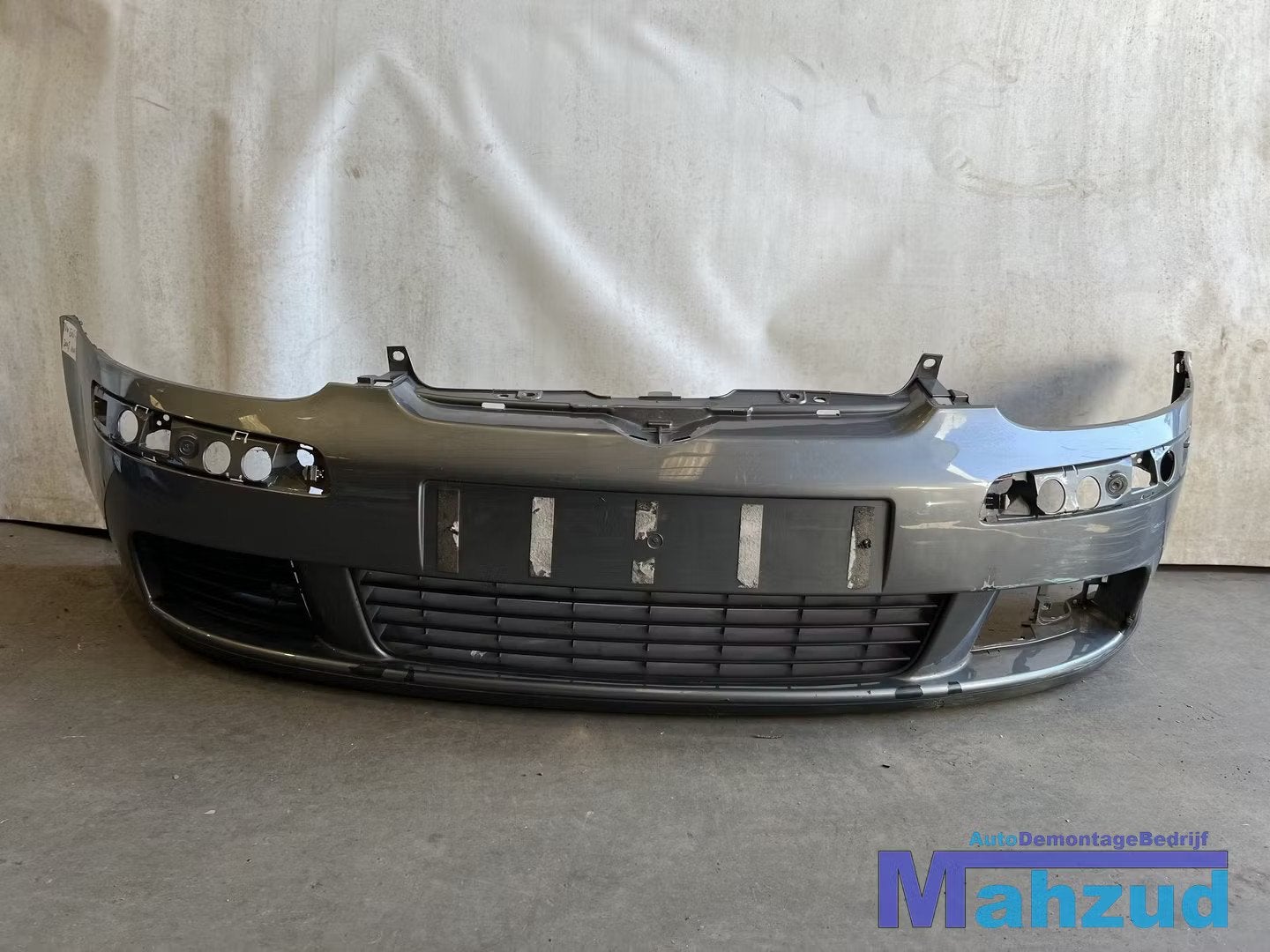 VW GOLF 5 Grijs voorbumper bumper 2003-2008, Gebruikt, Volkswagen AG, Vw@volkswagen.de, Bumper