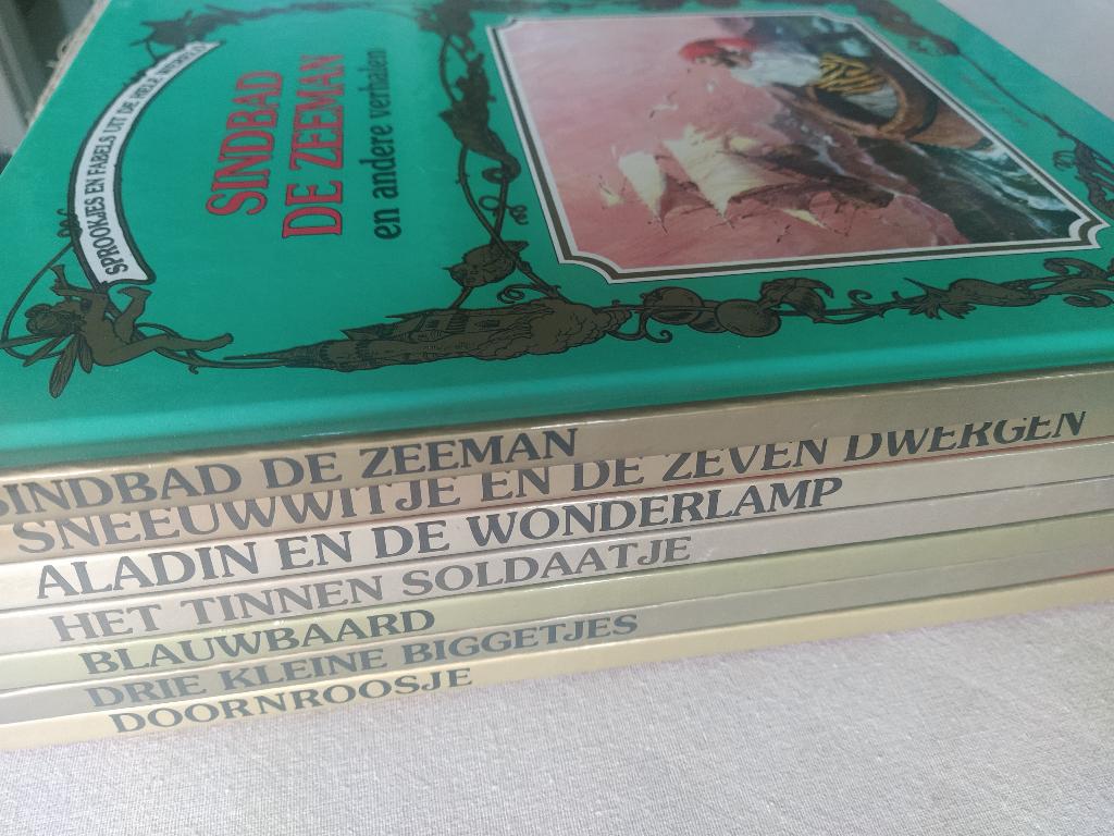 boek: Blauwbaard,3 kleine biggetjes,tinnen soldaatje, Aladin, Boeken, Kinderboeken | Jeugd | onder 10 jaar, Zo goed als nieuw