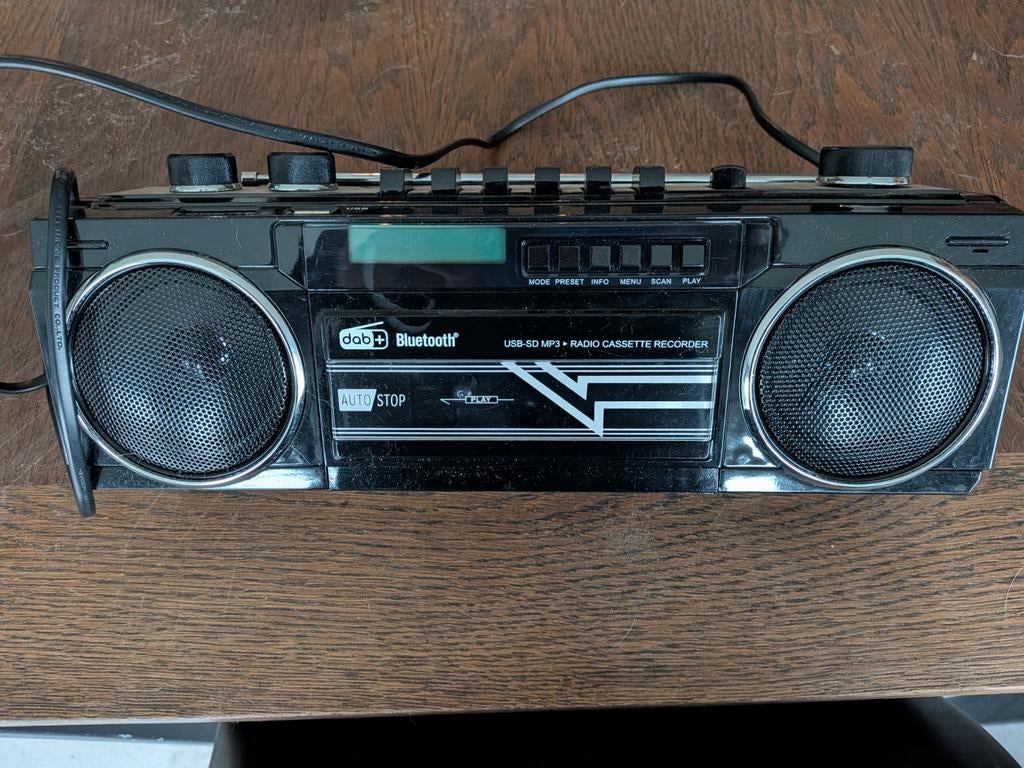 Retro Boombox jaren '80 stijl – DAB+ / Bluetooth / Cassette, Enlèvement, Comme neuf