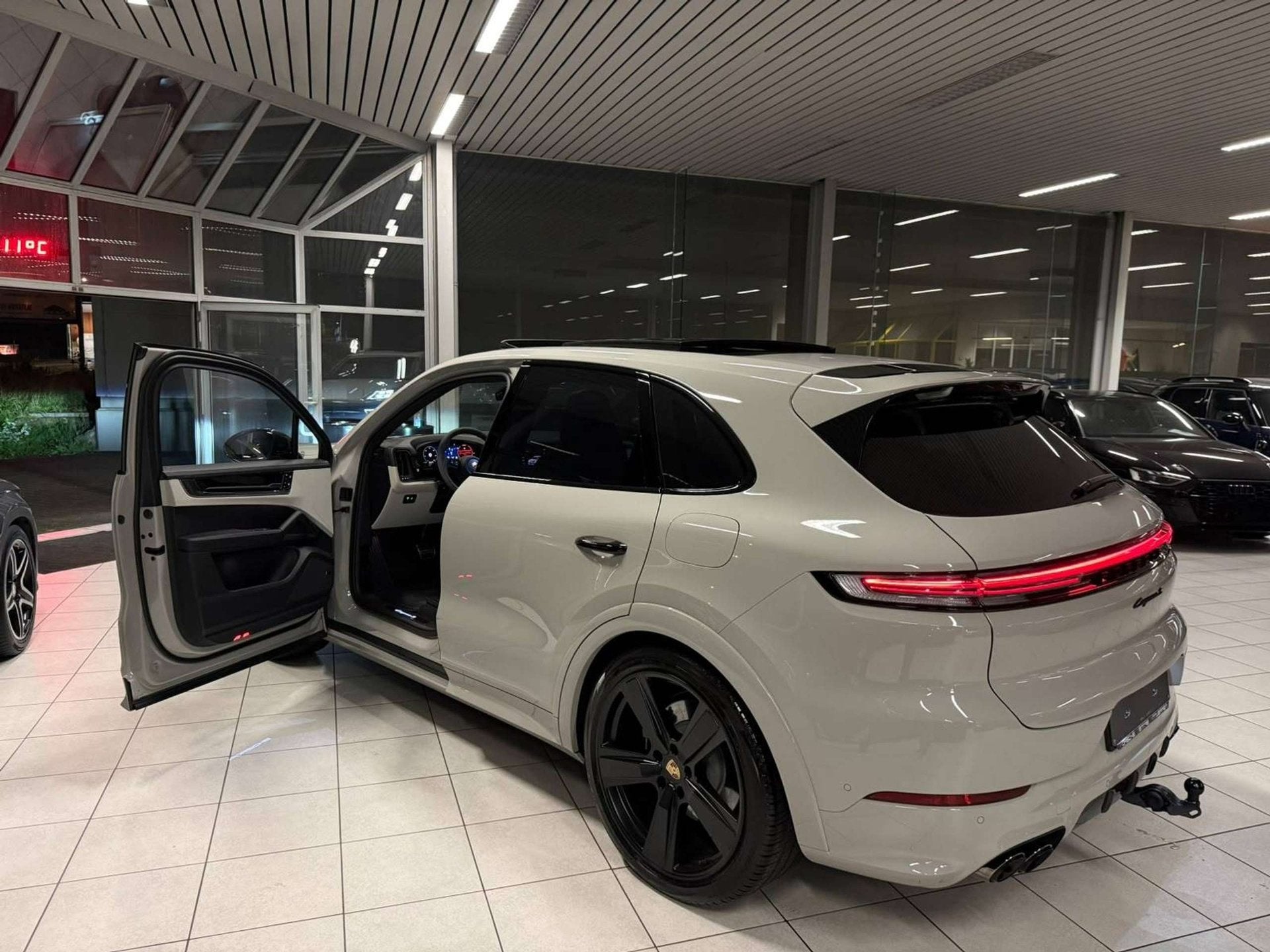 Porsche Cayenne S E-Hybrid 3.0L V6 519ch 260kW Euro 6e, Auto's, Automaat, Gebruikt, Parkeerassistent, 5 deurs