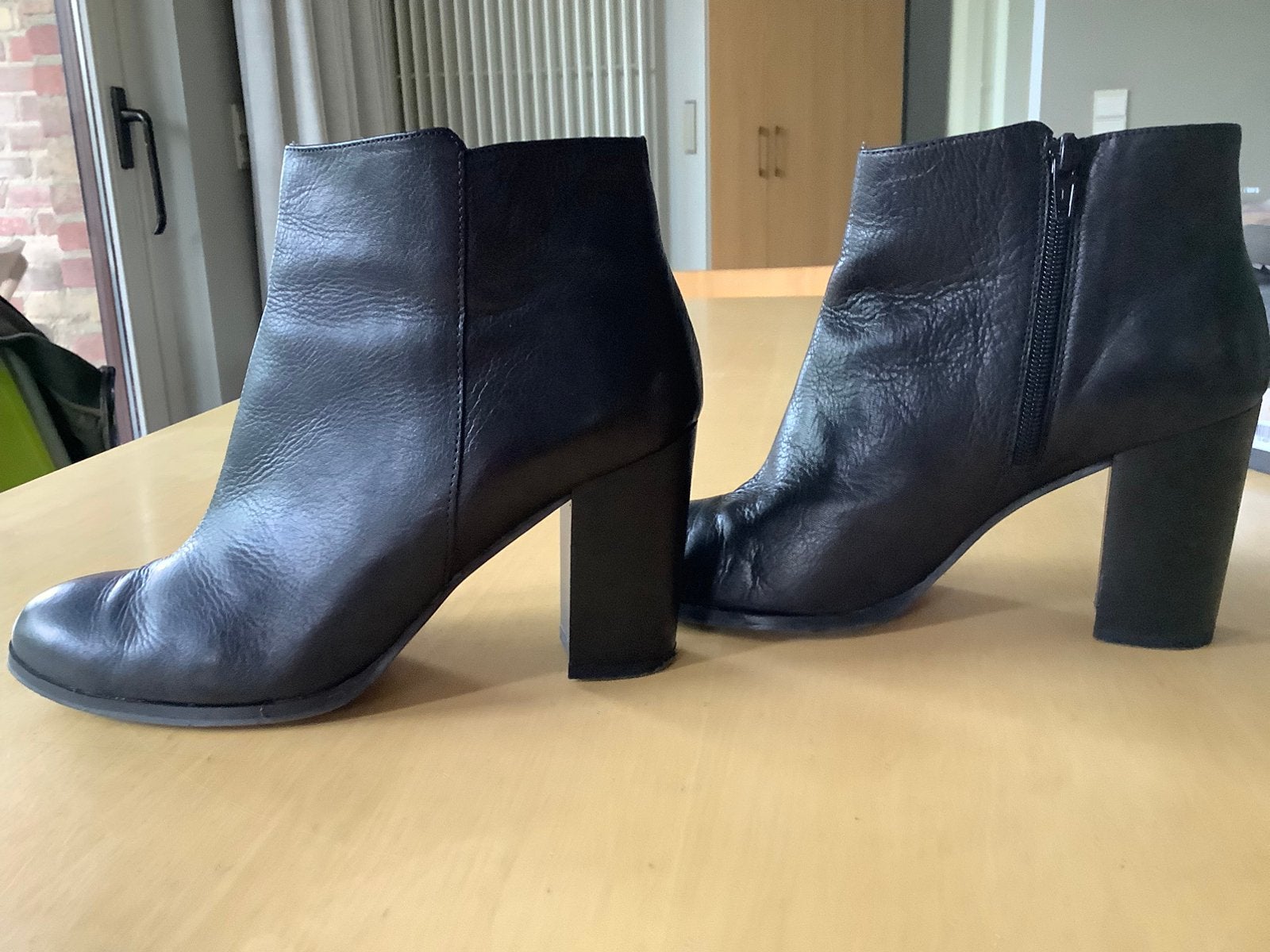 Korte zwarte laarsjes maat 40, merk be two, leder, Kleding | Dames, Ophalen, Zo goed als nieuw