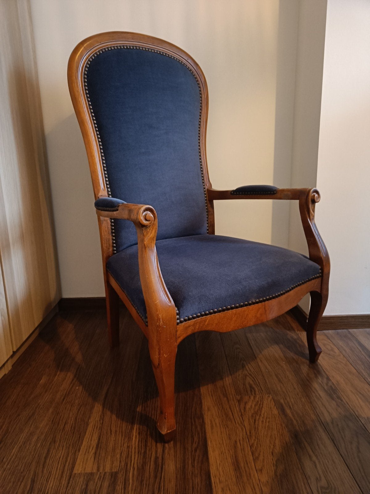 Magnifique fauteuil Voltaire ancien — Velours bleu foncé, Antiquités & Art, Enlèvement