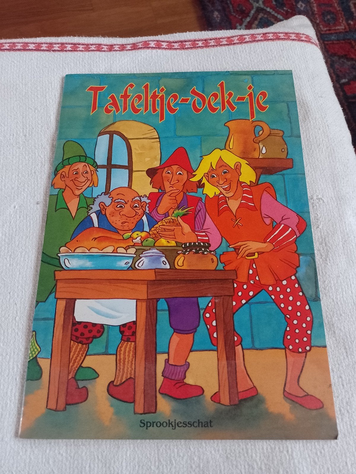 Tafeltje dek je, Ophalen of Verzenden, Zo goed als nieuw