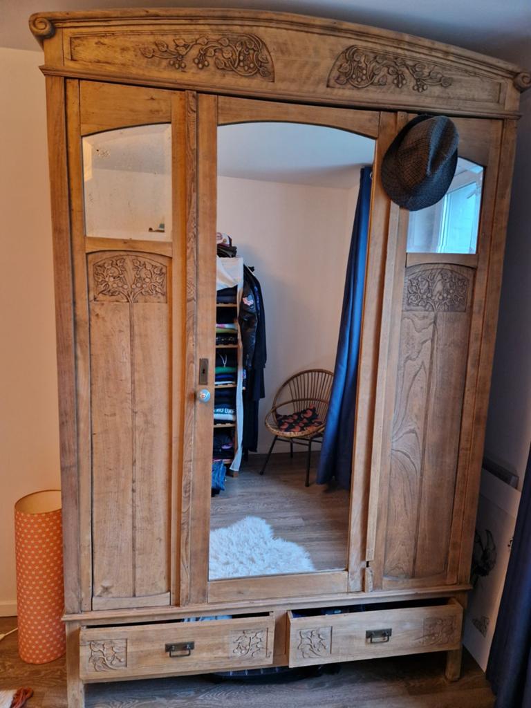 Garde-robe ancienne chêne claire