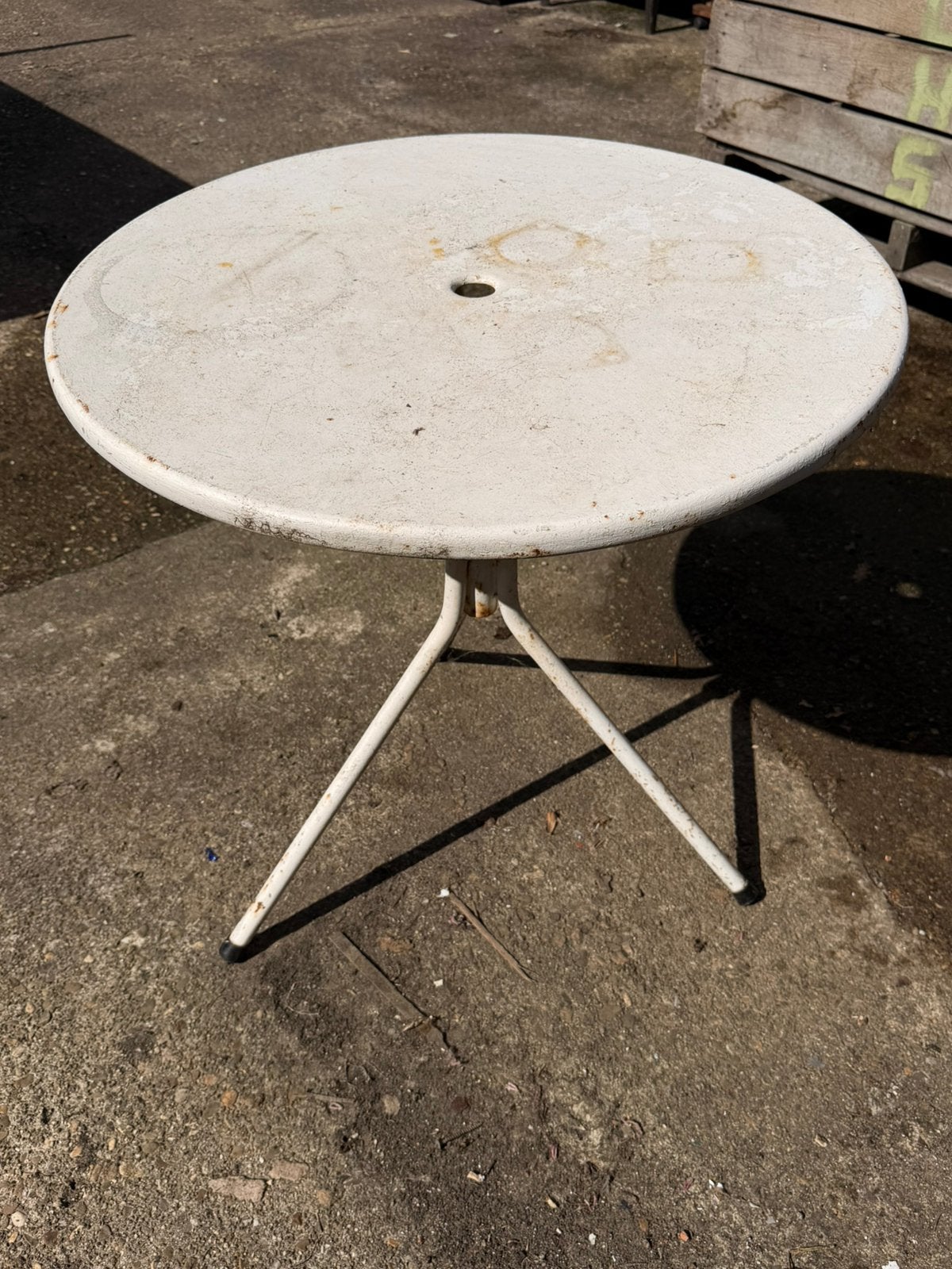 Table de jardin ronde vintage en métal — blanche — rétro, Enlèvement, Utilisé, Rond, Métal