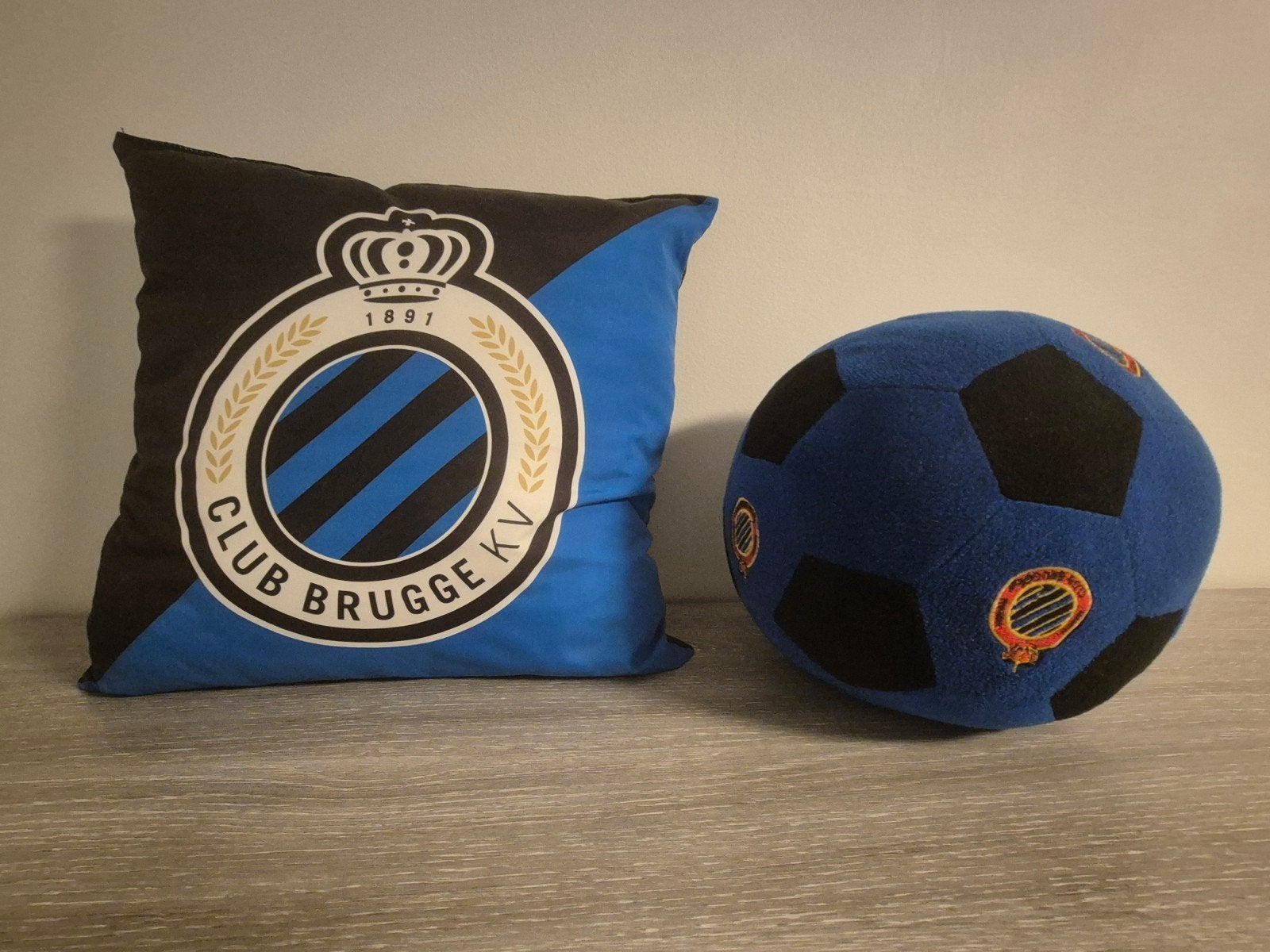 Club Brugge kussen en pluche bal: apart €12 of beiden €20, Enlèvement