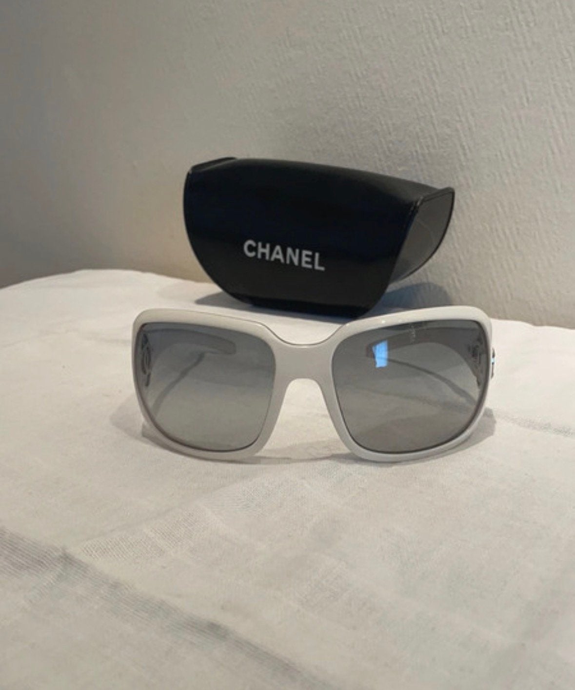 White vintage chanel sunglasses, Overige merken, Gebruikt, Zonnebril, Wit