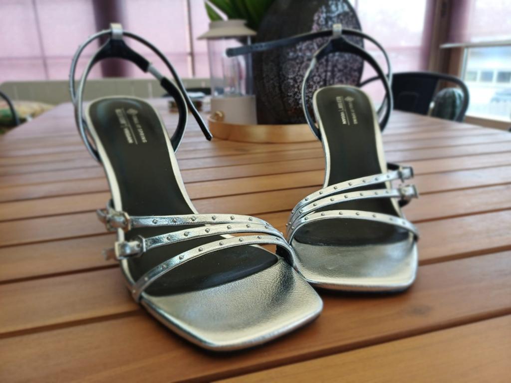 Zilverkleurige sandaal, maat 38, merk: call it spring, Kleding | Dames, Schoenen, Ophalen of Verzenden