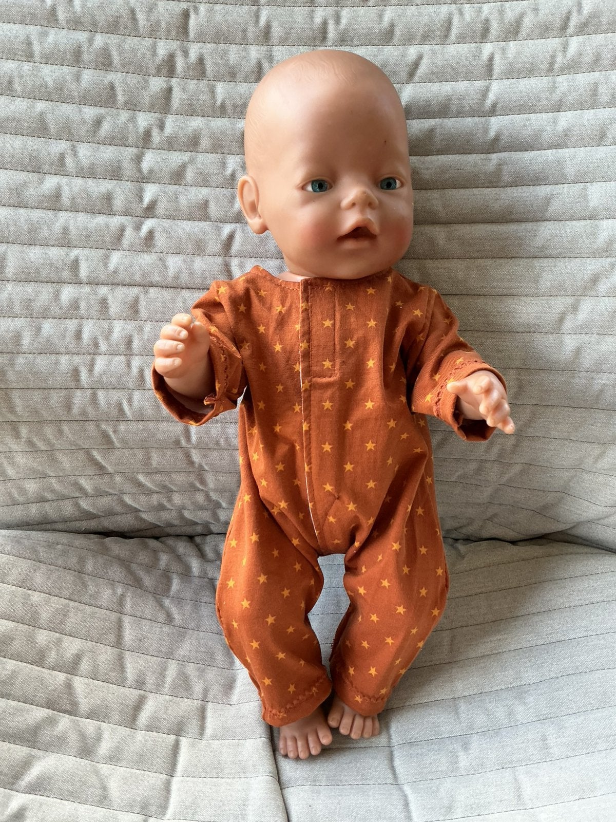 188. Babyborn: Nieuw bruin speelpakje met sterretjes, Ophalen of Verzenden, Nieuw, Babypop