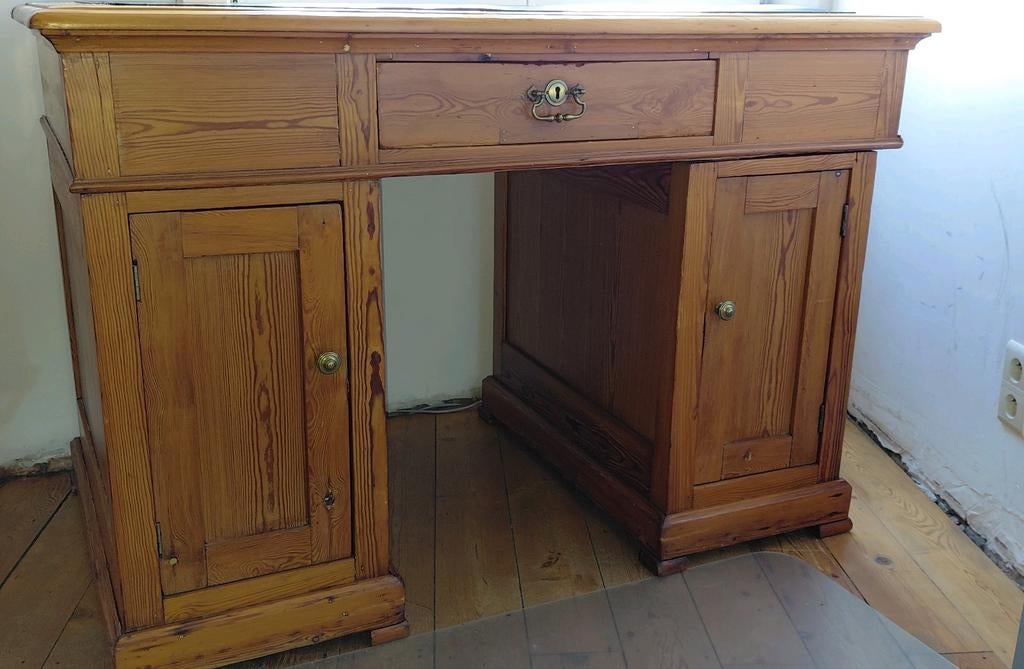 Volhouten bureau (eik?), Ophalen