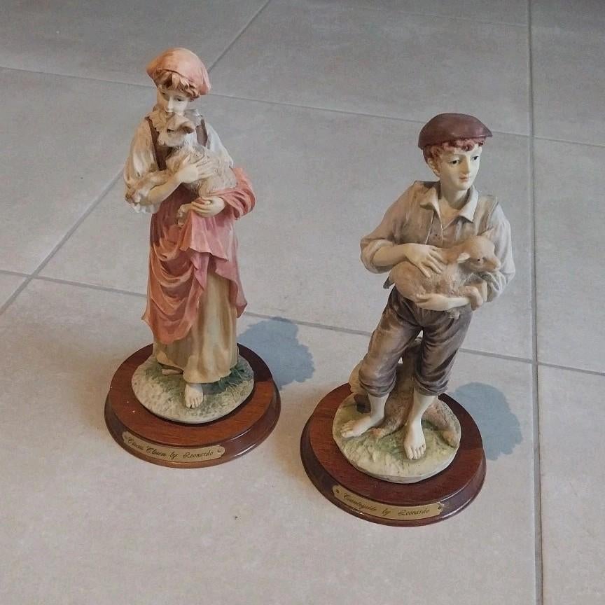 2 biscuit beeldjes, Verzamelen, Ophalen