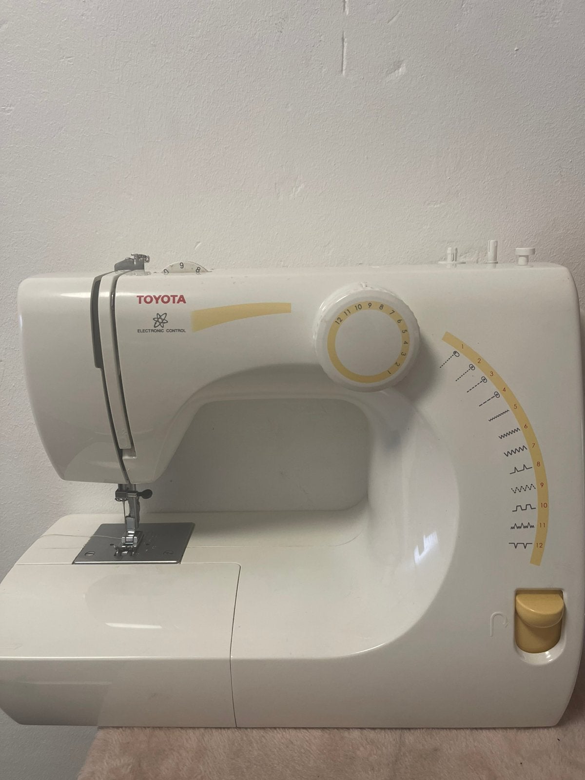 Toyota RS2000 Naaimachine Zo goed als Nieuw, Ophalen, Zo goed als nieuw, Naaimachine