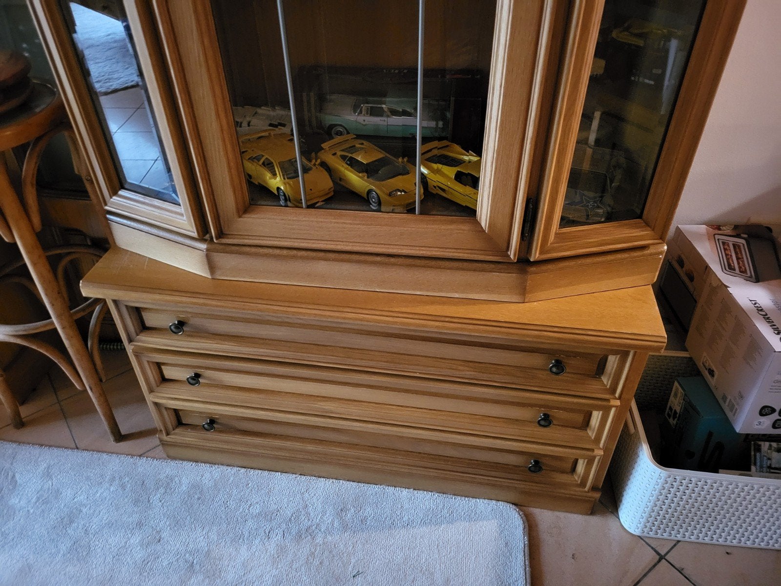 licht eiken vitrinekast met geslepen glas en verlichting, Huis en Inrichting, Ophalen, Glas