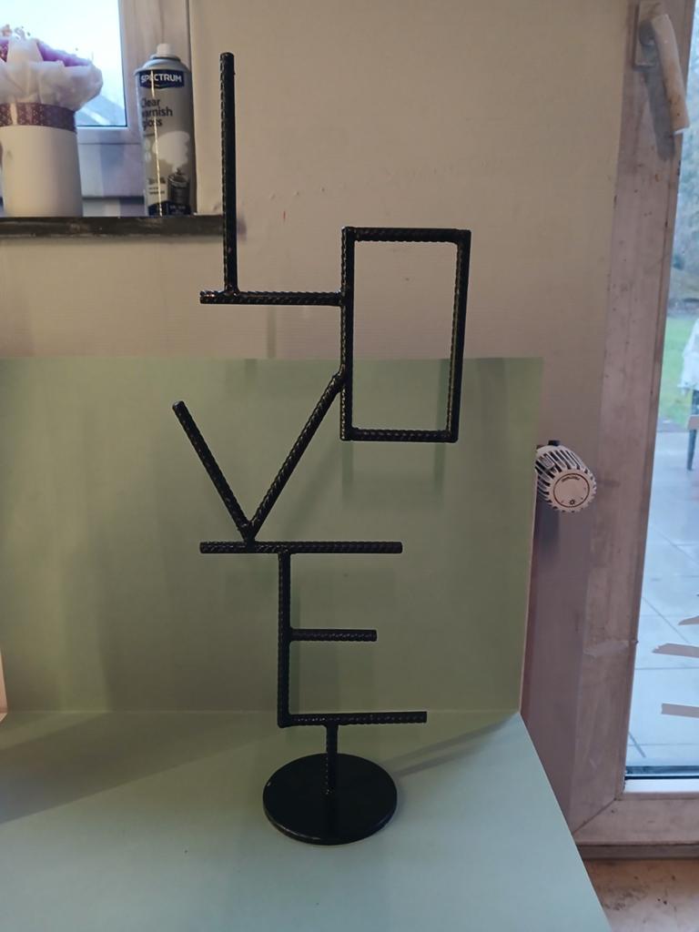 Sculpture en métal LOVE ️ hauteur +/-45 cm. Neuve., Maison & Meubles, Enlèvement ou Envoi