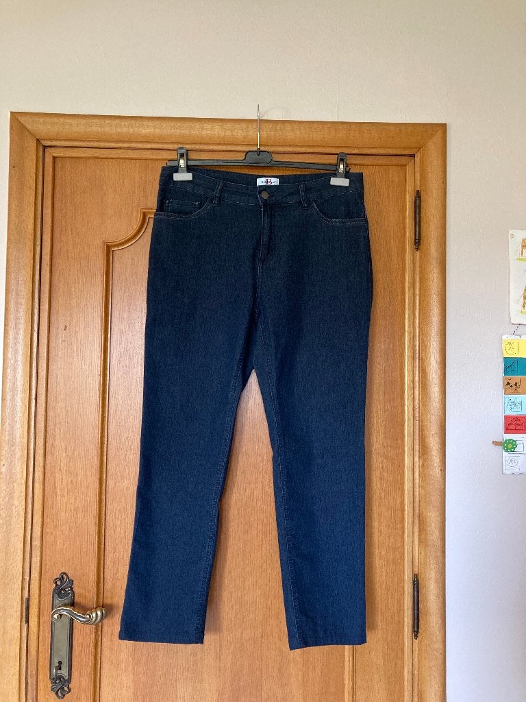 Blauwe jeansbroek, Bellisimo, maat 44 lengte is 98 cm, Kleding | Dames, Blauw, Ophalen of Verzenden, Zo goed als nieuw, Bellisimo