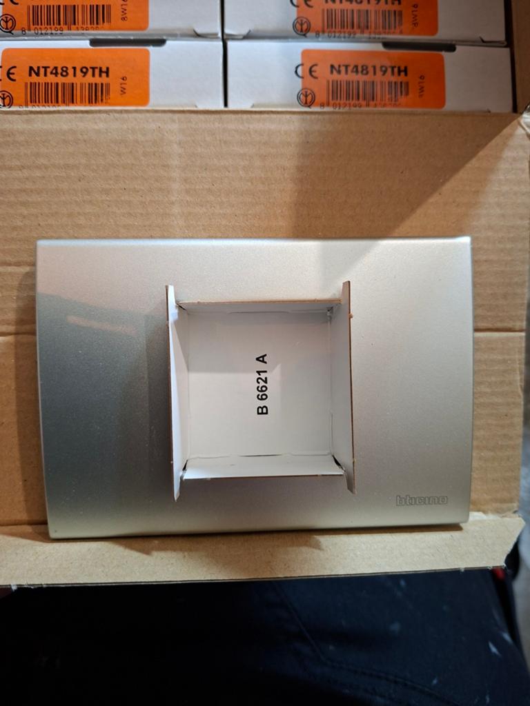 BTicino Light Tech (grijs/zilver) afdekplaat NT4819TH, Ophalen, Nieuw, Grijs