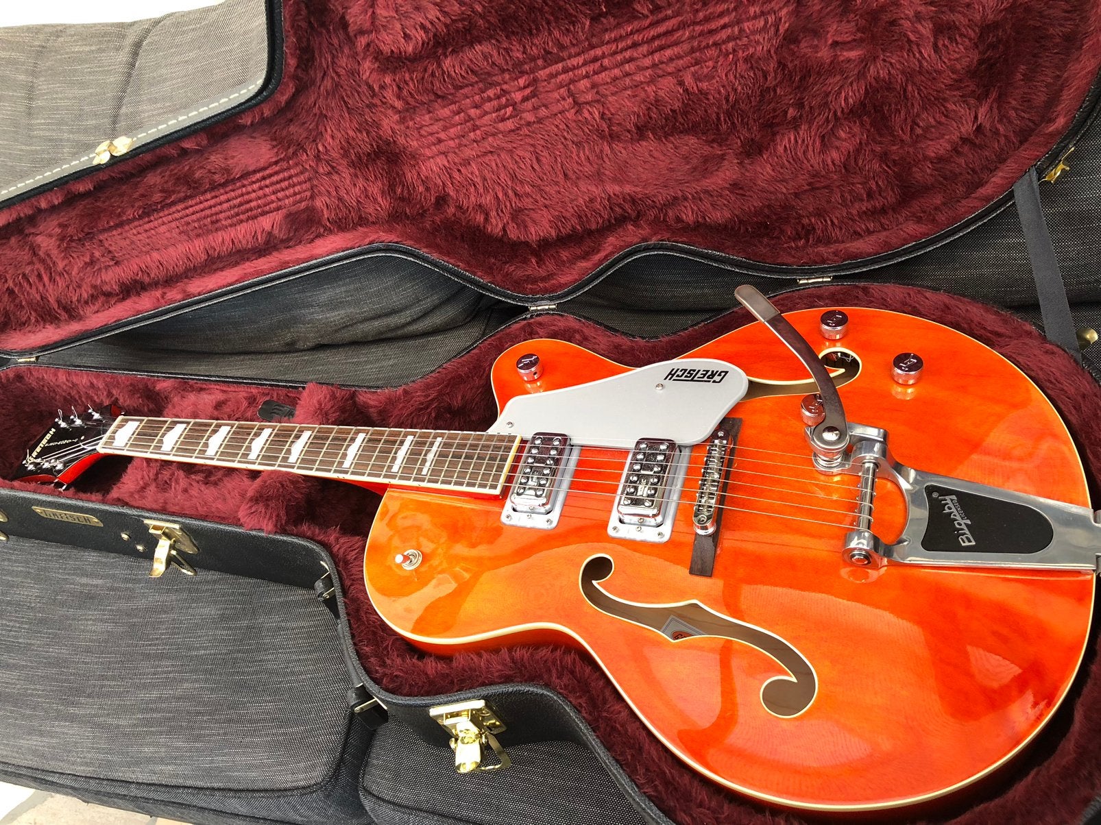Magnifique Gretsch G5420T TV Jones & case Gretsch de luxe, Musique & Instruments, Instruments à corde | Guitares | Électriques