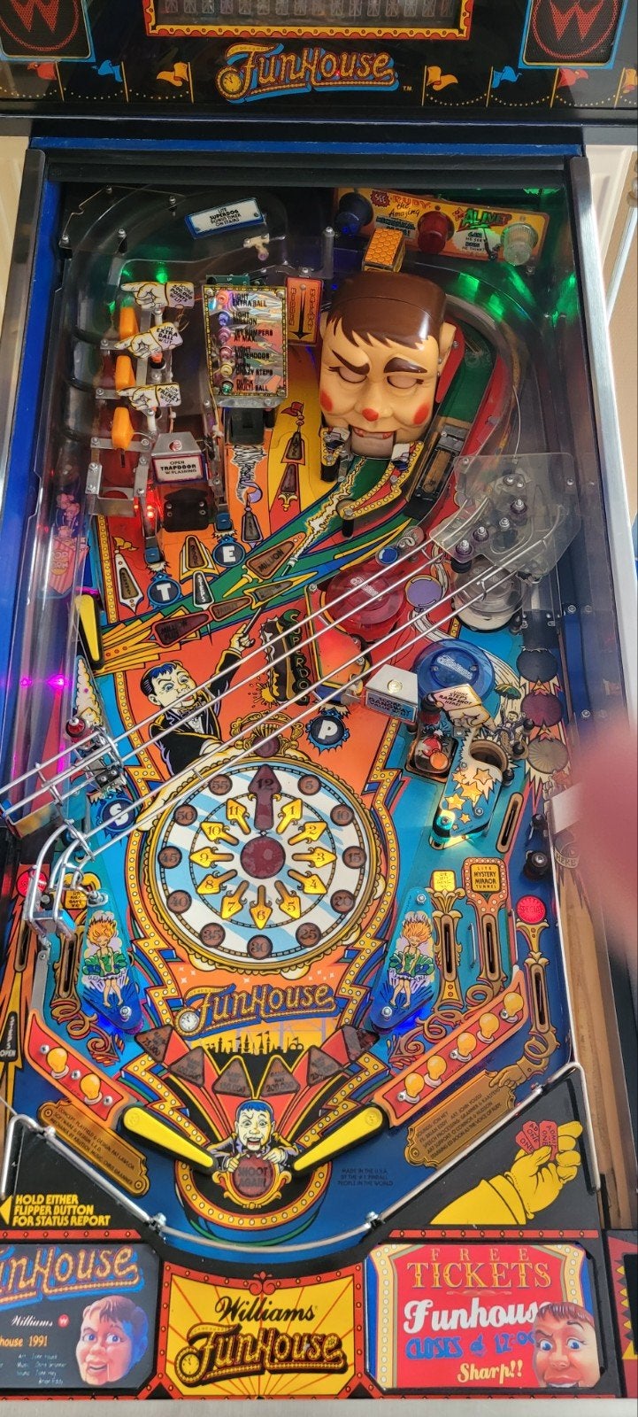 Flipper Fun House, Enlèvement