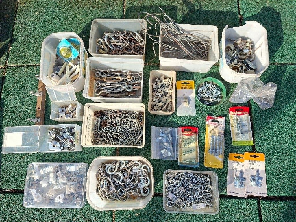 Heel veel haken, kettingen, spanners, beslag voor kasten,..., Bricolage & Construction, Quincaillerie & Fixations, Utilisé, Enlèvement