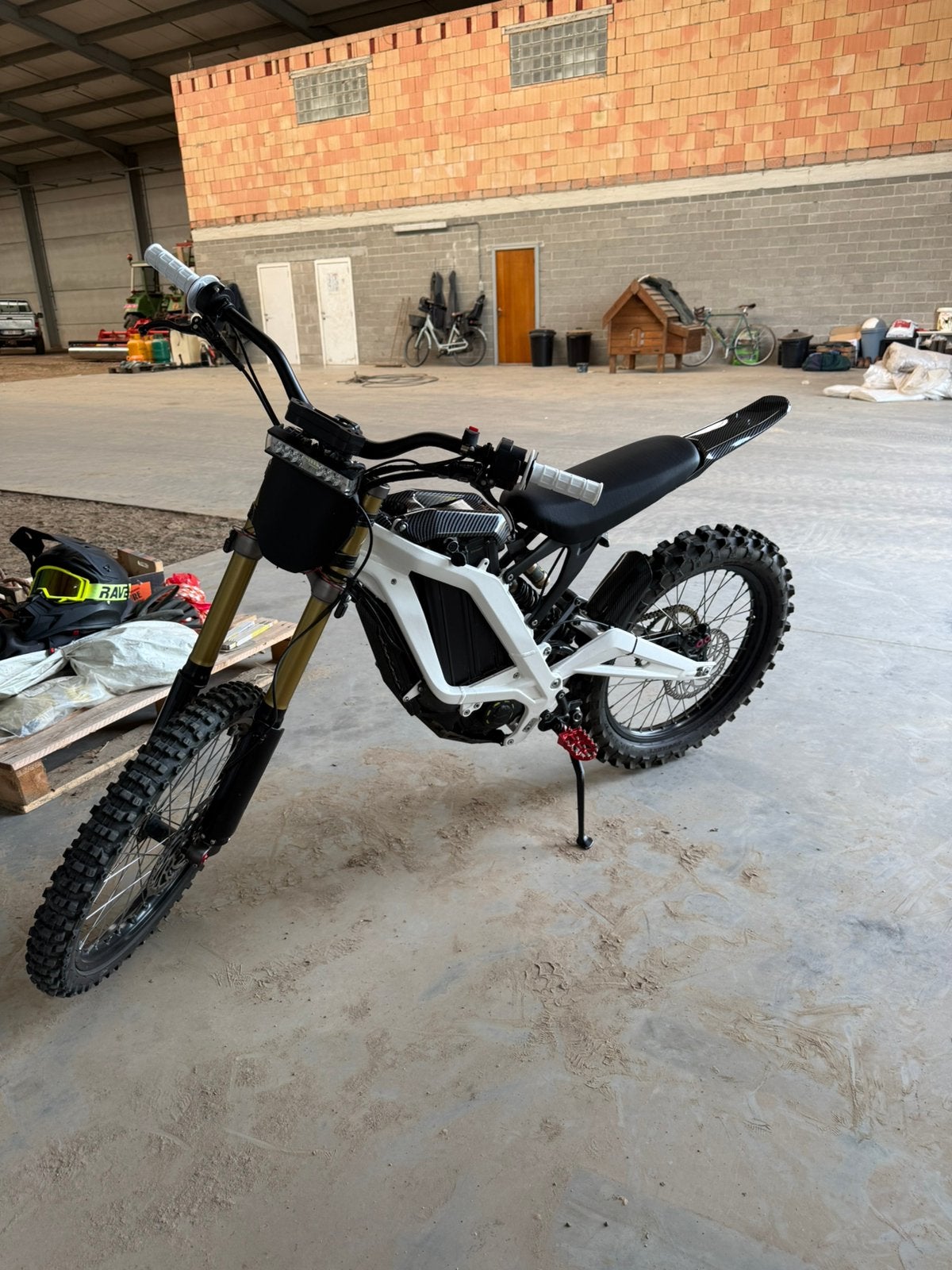 Surron lightbee uit 2021, Fietsen en Brommers, Ophalen, Zo goed als nieuw