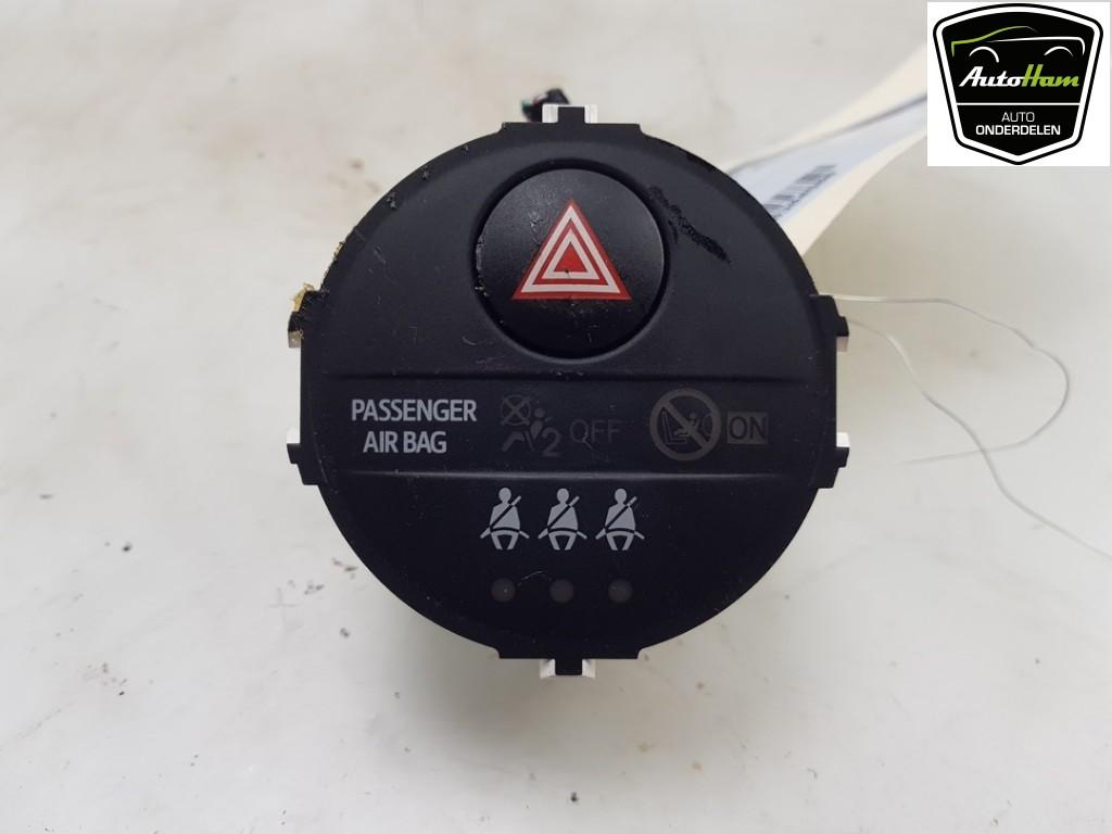 COMMUTATEUR DE FEUX DE DETRESSE Toyota Yaris III (P13), Utilisé, Toyota