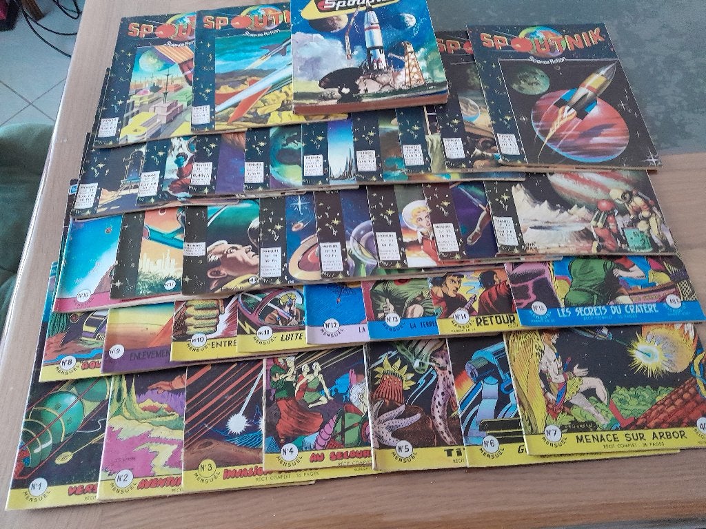 SPOUTNIK COLLECTION COMPLETE + ALBUM 03, Boeken, Verzenden, Gelezen
