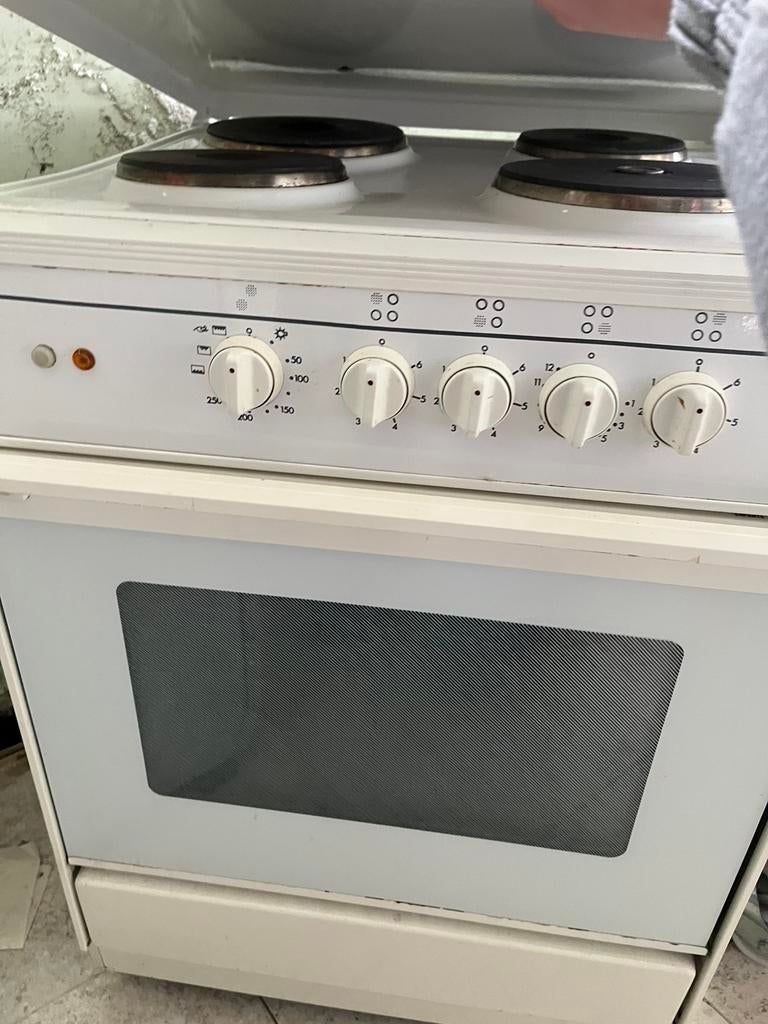 Fournuiz werkt nig, Elektronische apparatuur, Fornuizen, Ophalen, Gebruikt
