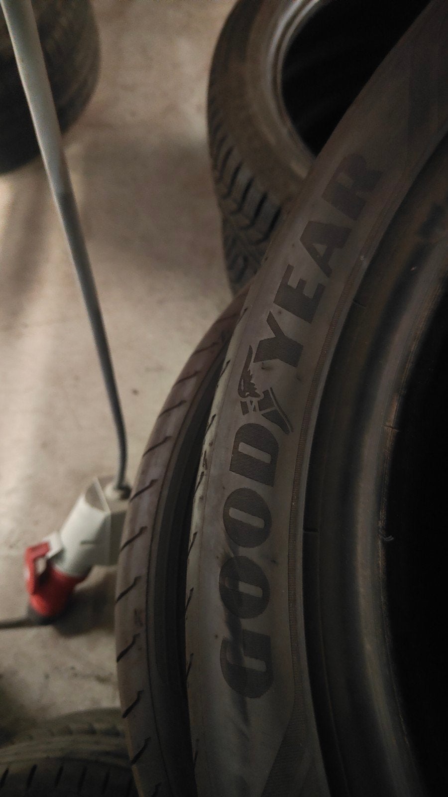 225/40r18 Goodyear 45€ chacun avec montage, Enlèvement