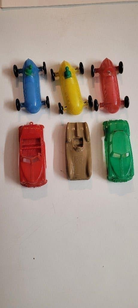 6 oude plastic autootjes, Antiquités & Art, Enlèvement ou Envoi