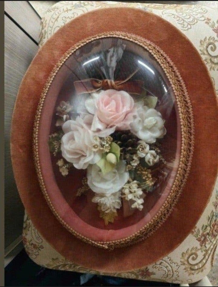 Magnifique cadre à fleurs en velours, en bon état., Enlèvement ou Envoi