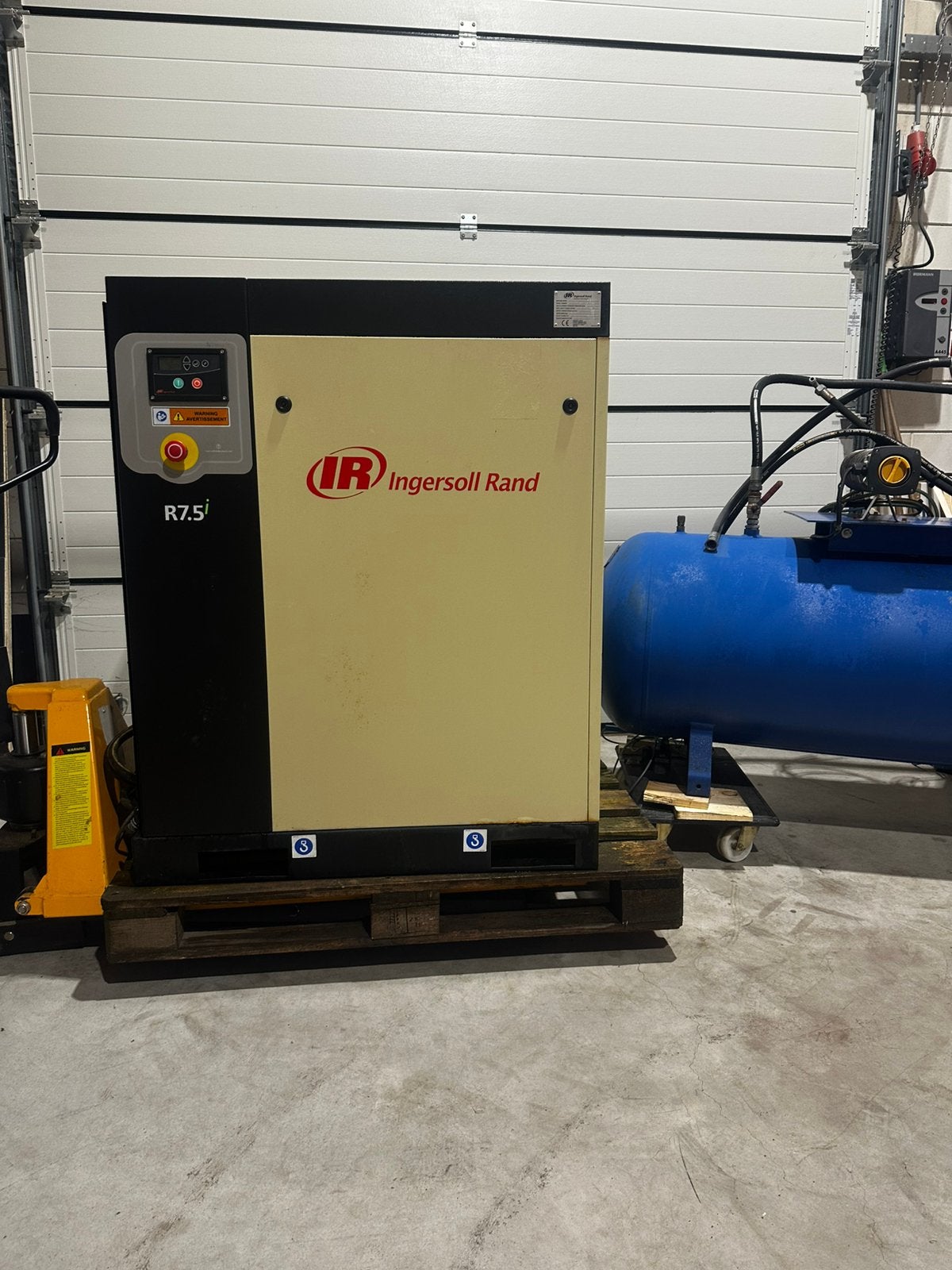 Ingersoll rand schroefcompressor compressor tank 500ltr, Zakelijke goederen, Machines en Bouw | Pompen en Compressoren, Ophalen