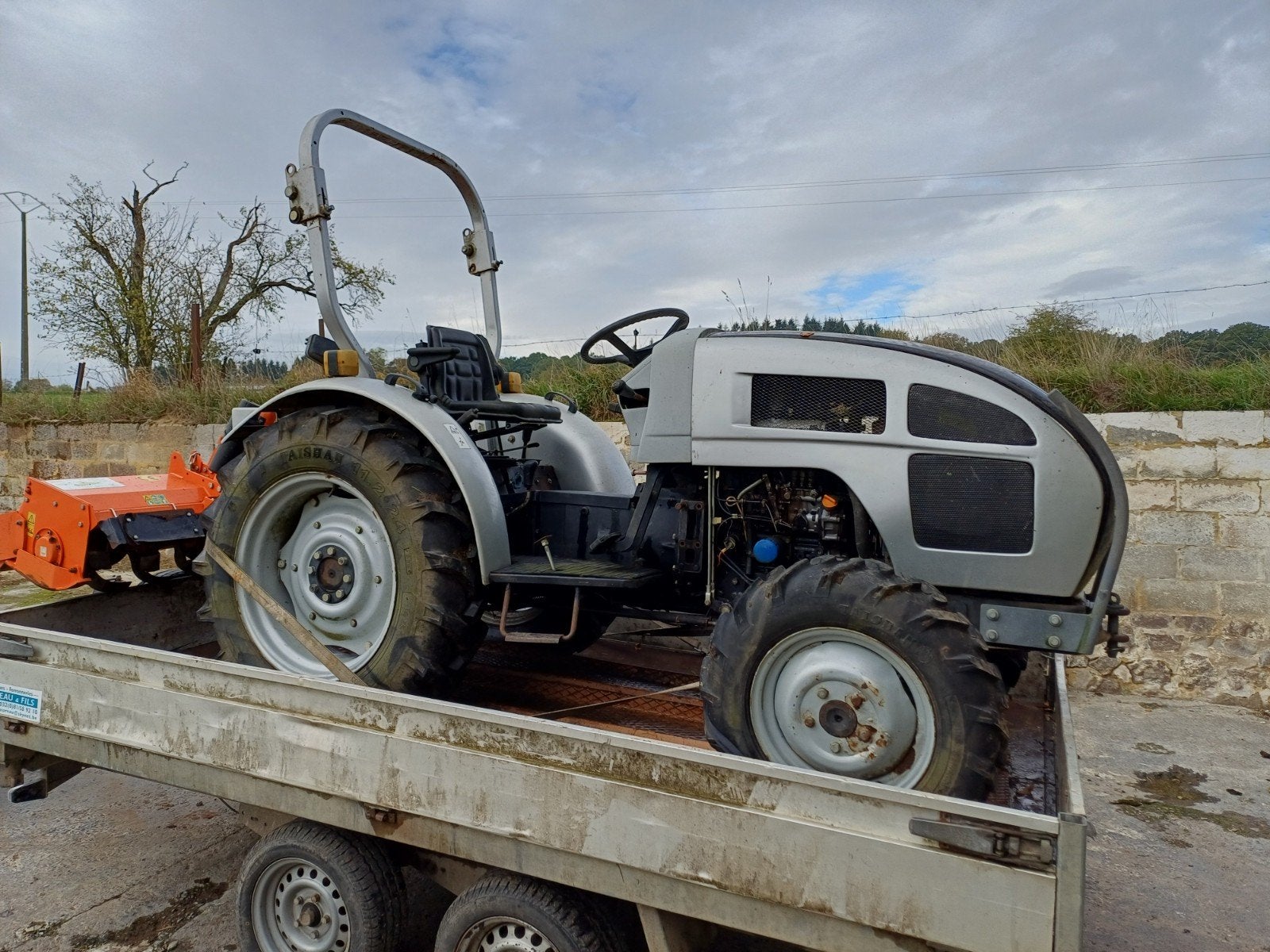 petit tracteur avec machines et accessoires, Articles professionnels, Enlèvement, Utilisé, Jusqu'à 80 ch, Autres marques