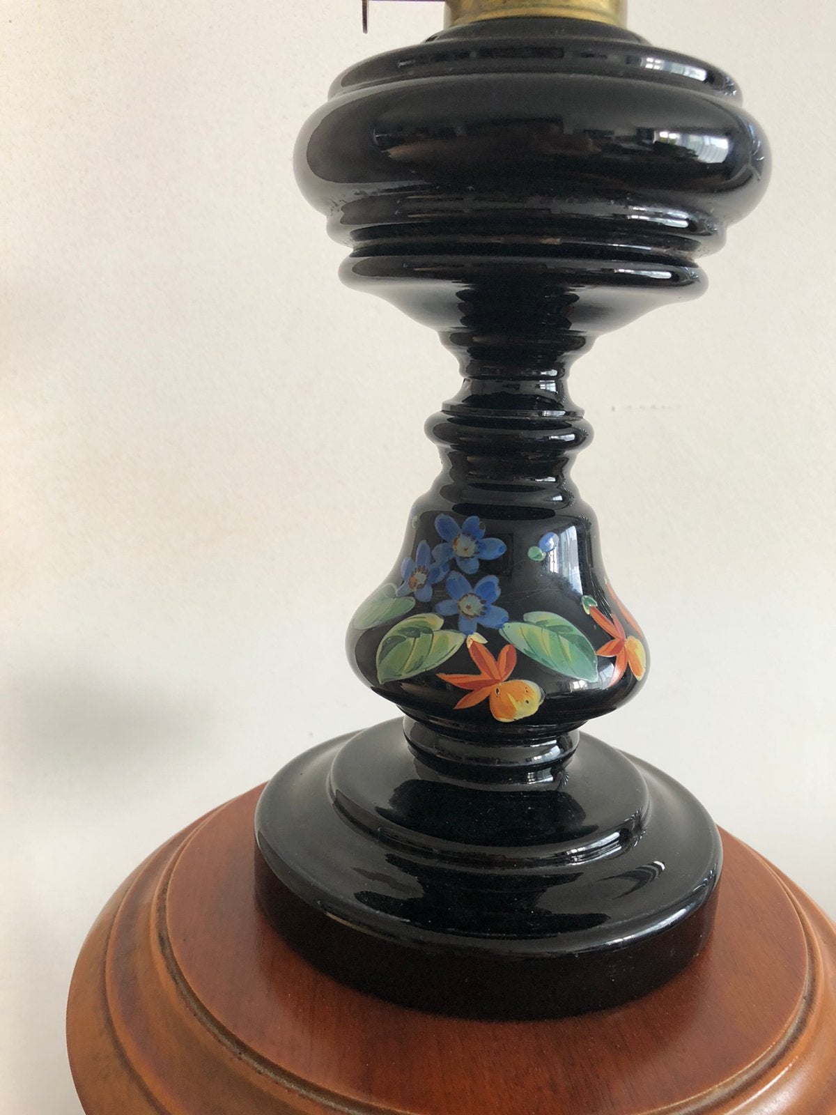 Oude zwarte opaline kerosinelamp Bloemendecor, Antiek en Kunst, Ophalen of Verzenden
