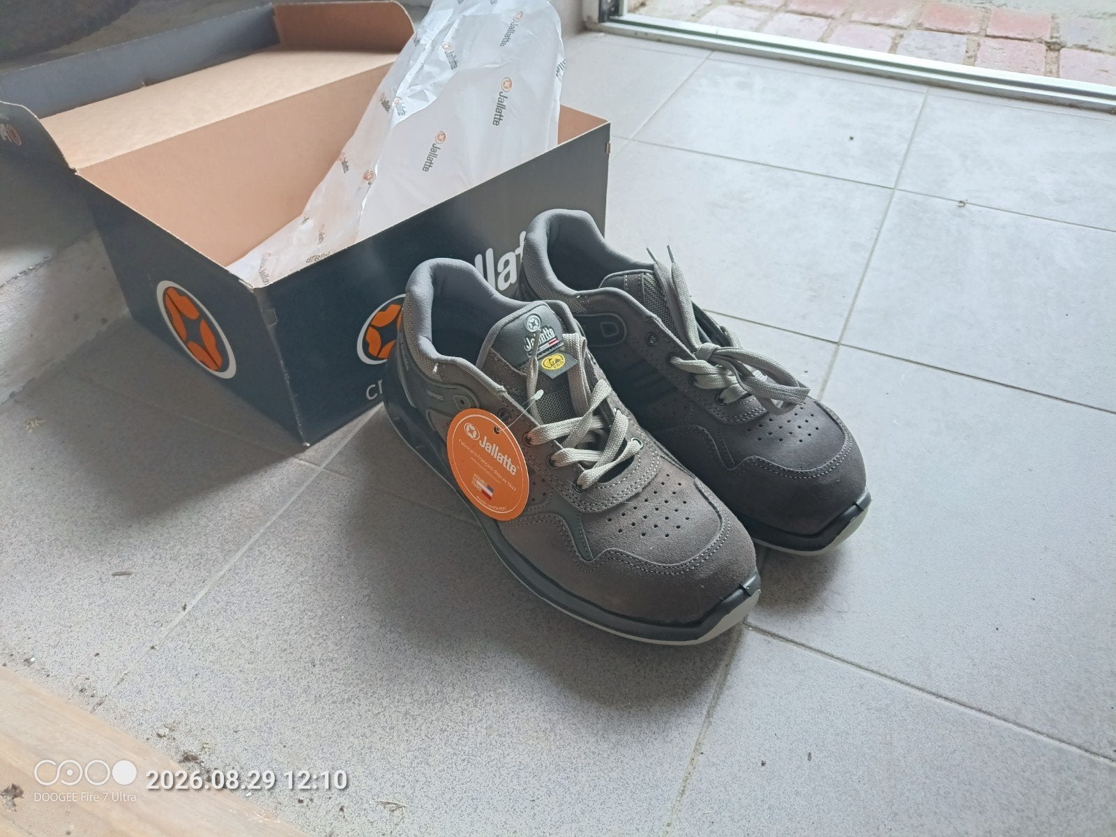Chaussures de sécurité T43 
Taille 43 
État neuf, Enlèvement
