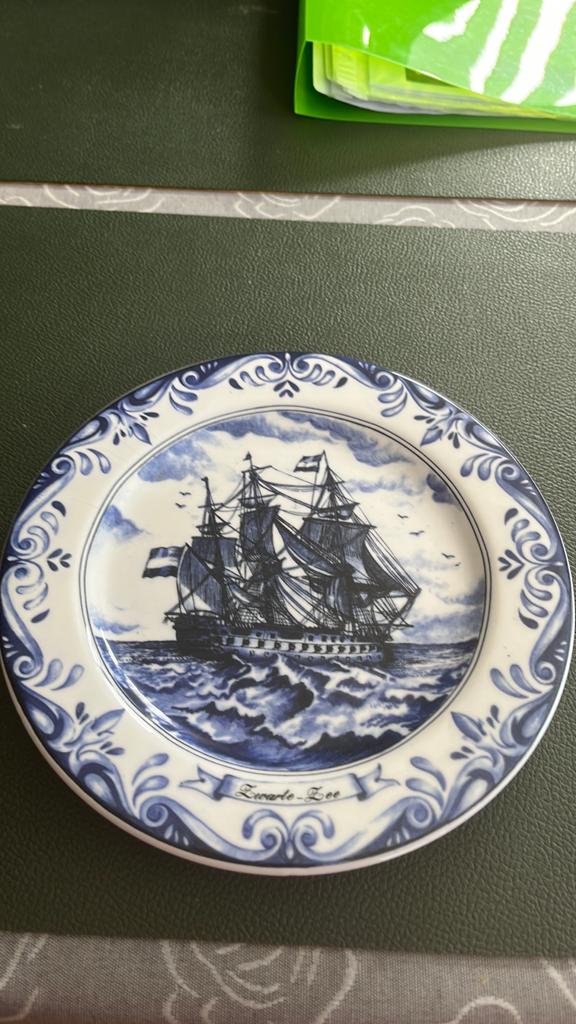 Antieke bord zwarte zee met stempel, Ophalen