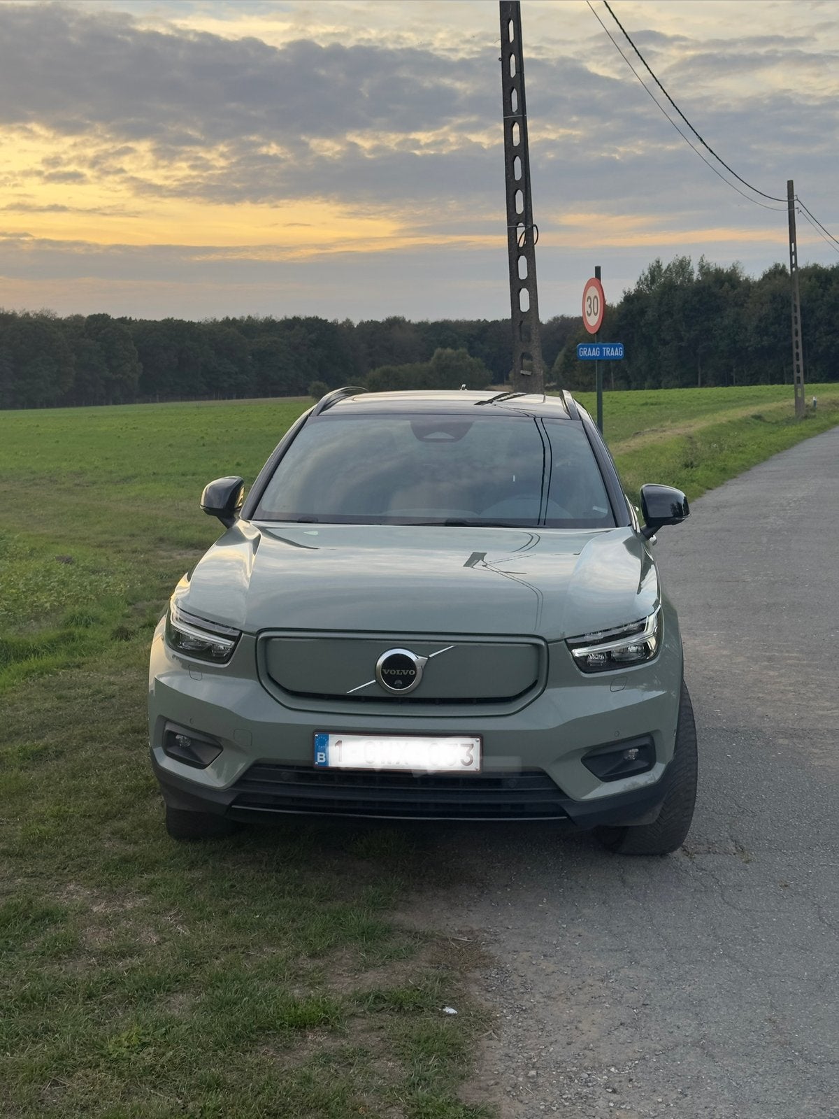 Volvo XC40 Recharge PRO 231PK met e-trekhaak-panoramisch dak, Auto's, Automaat, Stof, Overige kleuren, 170 kW