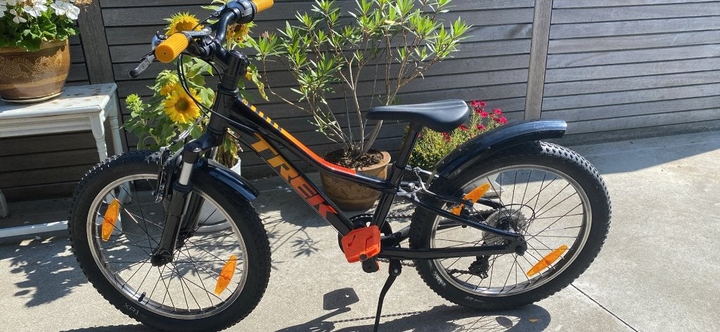 TREK Precaliber jongensfiets 20 inch - zwart/oranje, Fietsen en Brommers, Ophalen, Versnellingen, Zo goed als nieuw, 20 inch