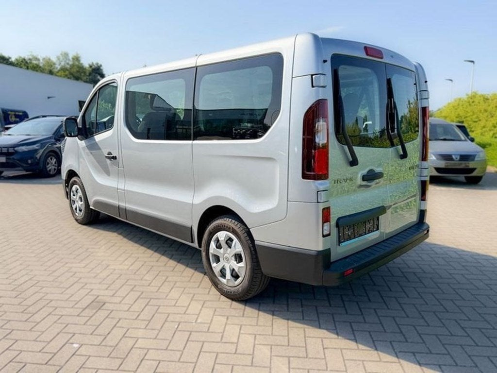 Renault Trafic Passenger & Generation L1 Zen 2.0 dCi 110, Auto's, Renault, Monovolume, Bedrijf, Parkeersensor, Zilver of Grijs