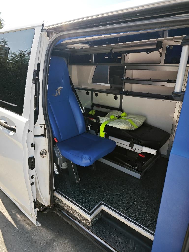 Ambulance Mercedes 2.2cdi-Boite auto 12/2015 -7.950 € export, Auto's, Zwart, 4 cilinders, Wit, Mercedes-Benz