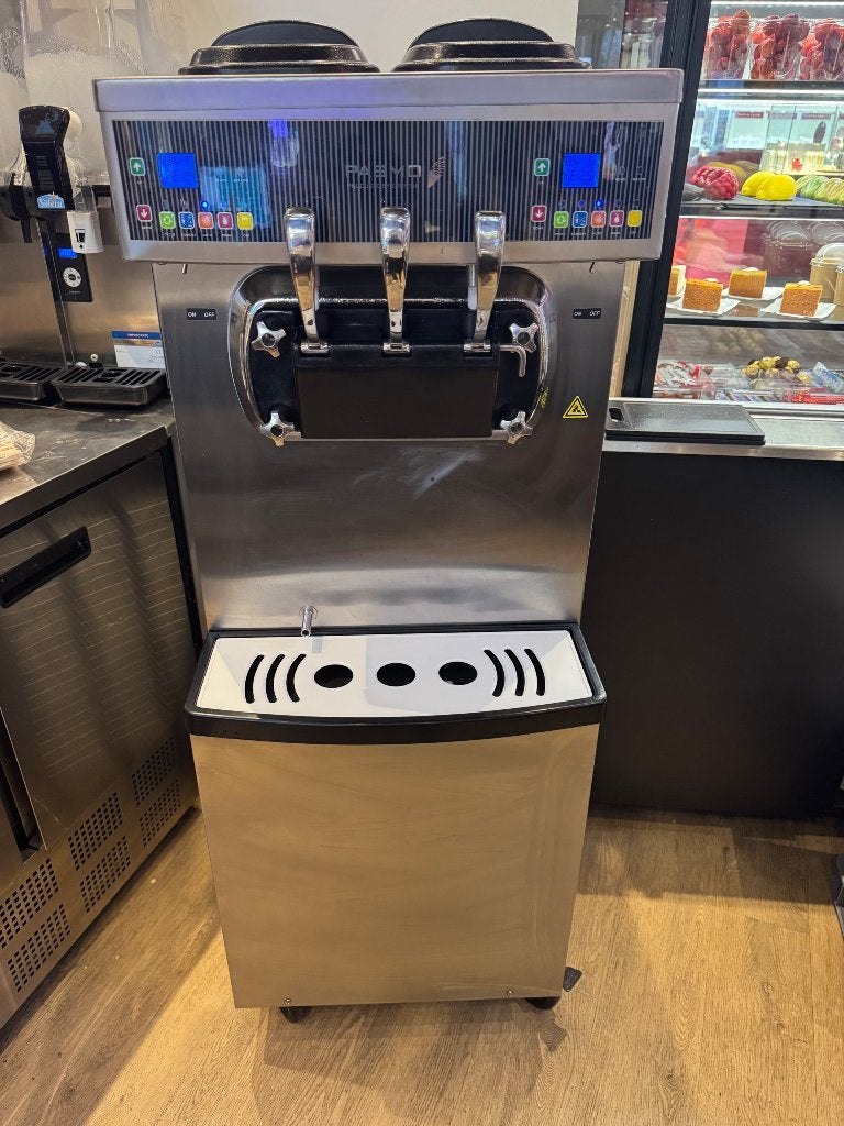 Machine à crème glacée molle professionnelle - 3 robinets -, Enlèvement, Comme neuf, Auto-congélation