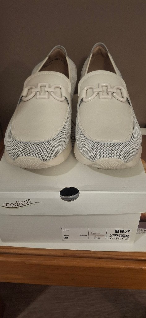 Chaussures Medicus blanches taille 42, Neuf, Medicus, Enlèvement, Blanc