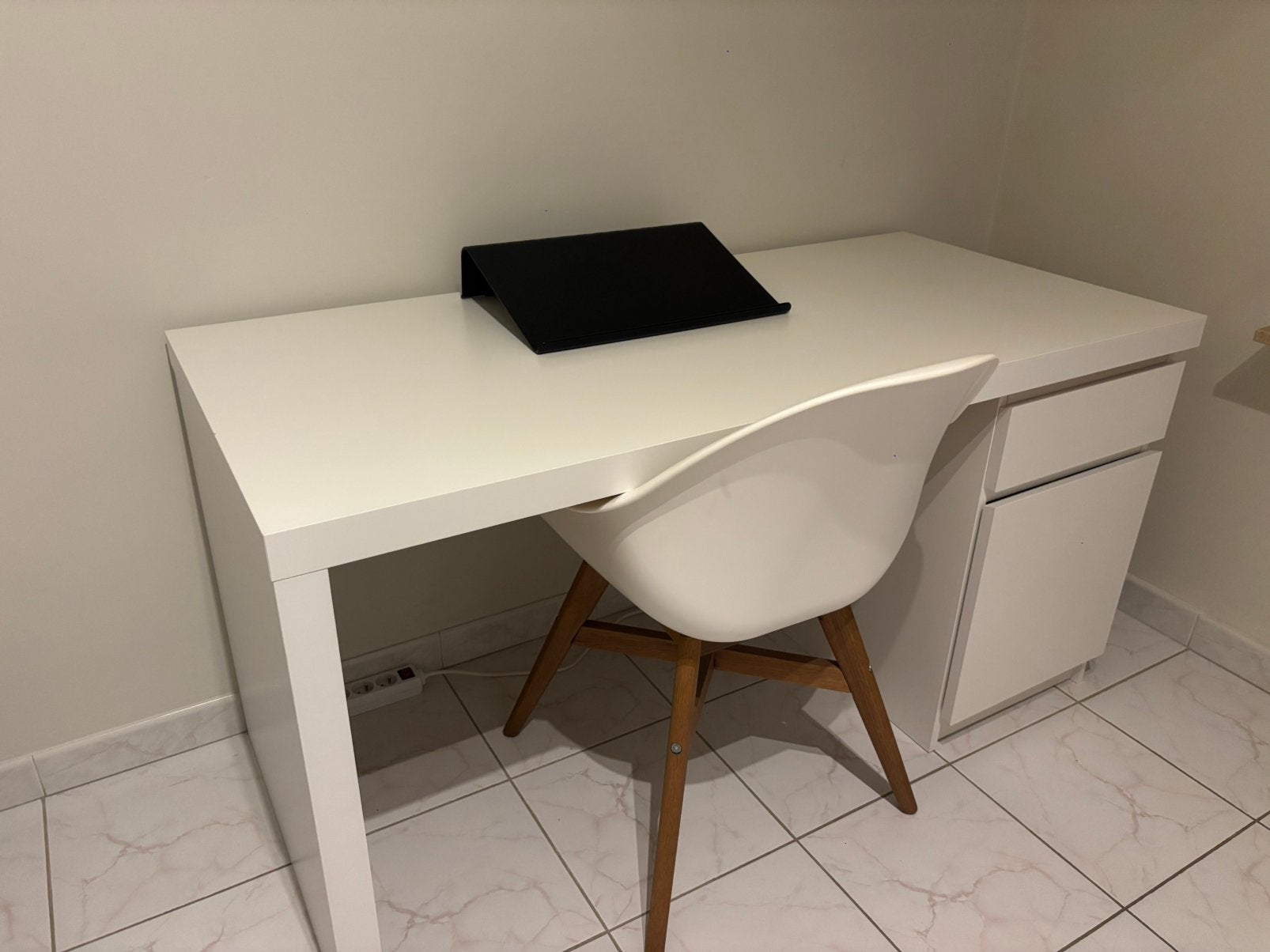 Ikea Bureau + stoel, Huis en Inrichting, Bureaus, Zo goed als nieuw, IKEA, Ophalen