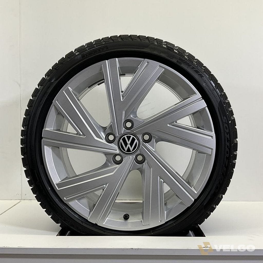 VOLKSWAGEN GOLF 8 VELGEN SET WINTERBANDEN 18 INCH, Autos : Pièces & Accessoires, Pneus et Jantes, Pneus hiver, Véhicule de tourisme