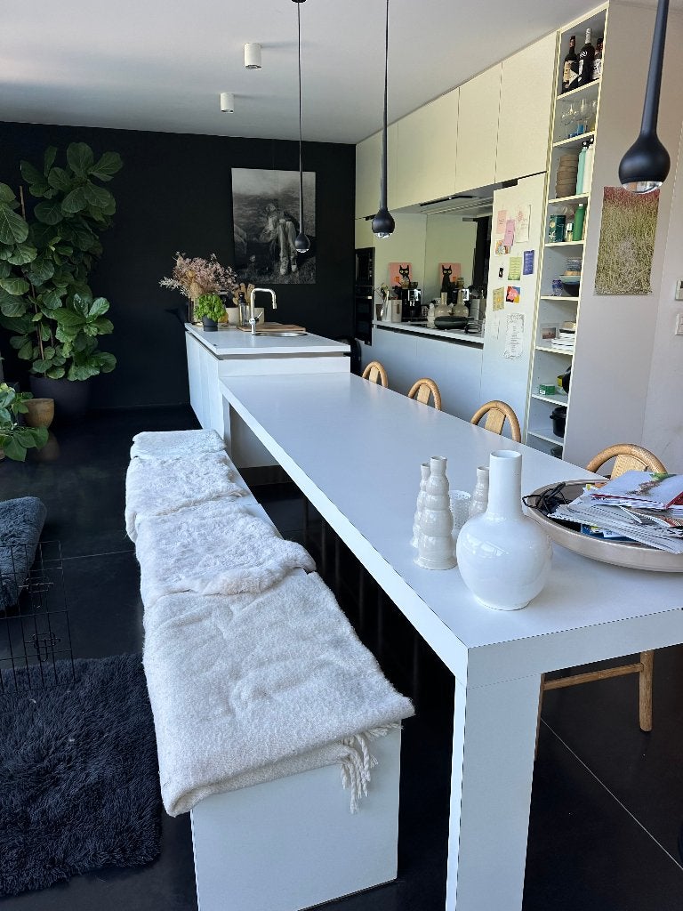 Lange design tafel + banken, Huis en Inrichting, Ophalen, Design wit, 200 cm of meer, 50 tot 100 cm