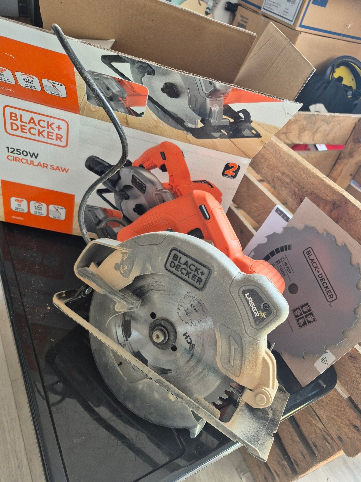Black & decker cirkelzaag 1250w, Doe-het-zelf en Bouw, Ophalen, Zo goed als nieuw, 1200 watt of meer, Cirkelzaag