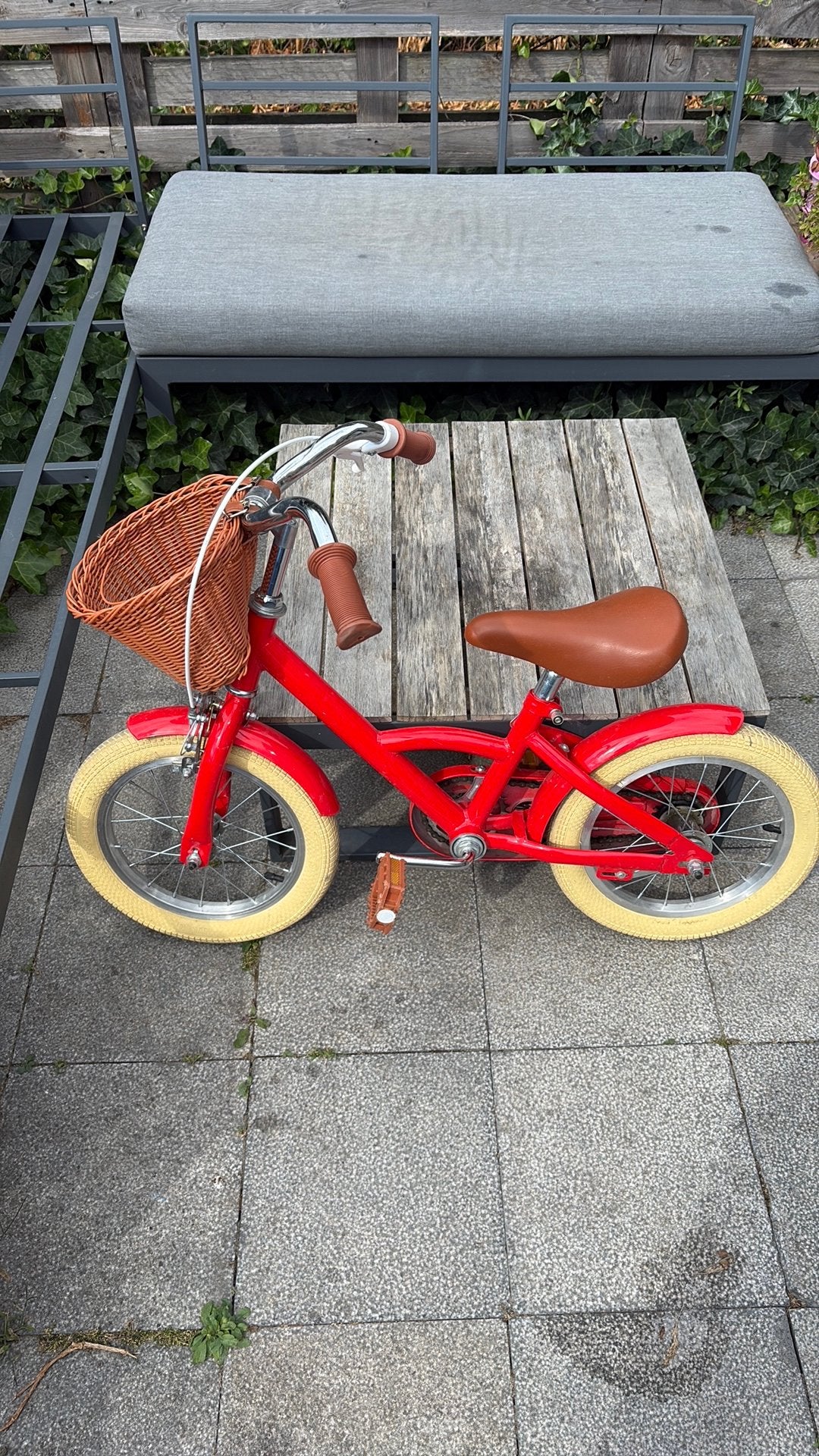 Rode kinderfiets Generation, Fietsen en Brommers, Ophalen, Terugtraprem, Zijwieltjes, Minder dan 16 inch